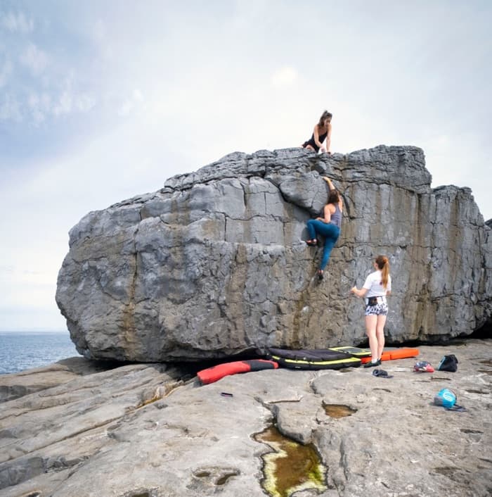 3 women bouldering at the Doolin crag